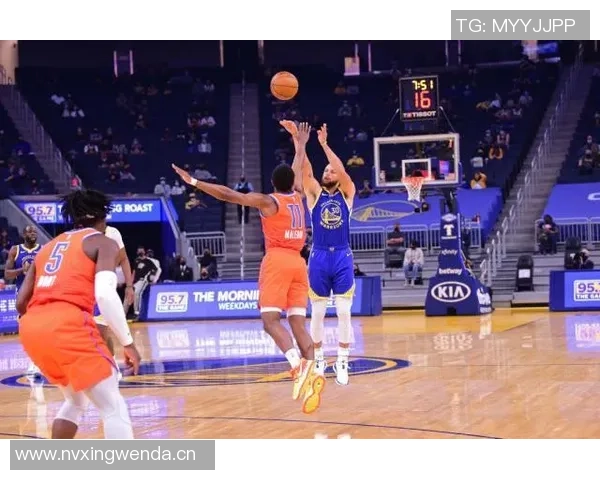 库里第三节火力全开轰下31分带领球队重返巅峰状态